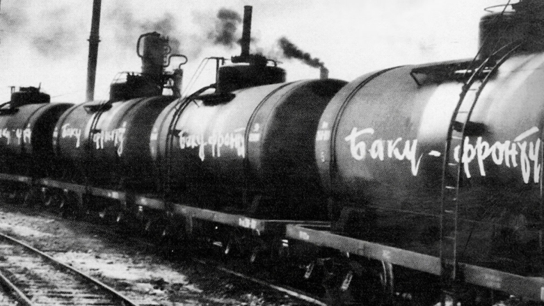 Нефтяные танкеры из Баку едут на фронт