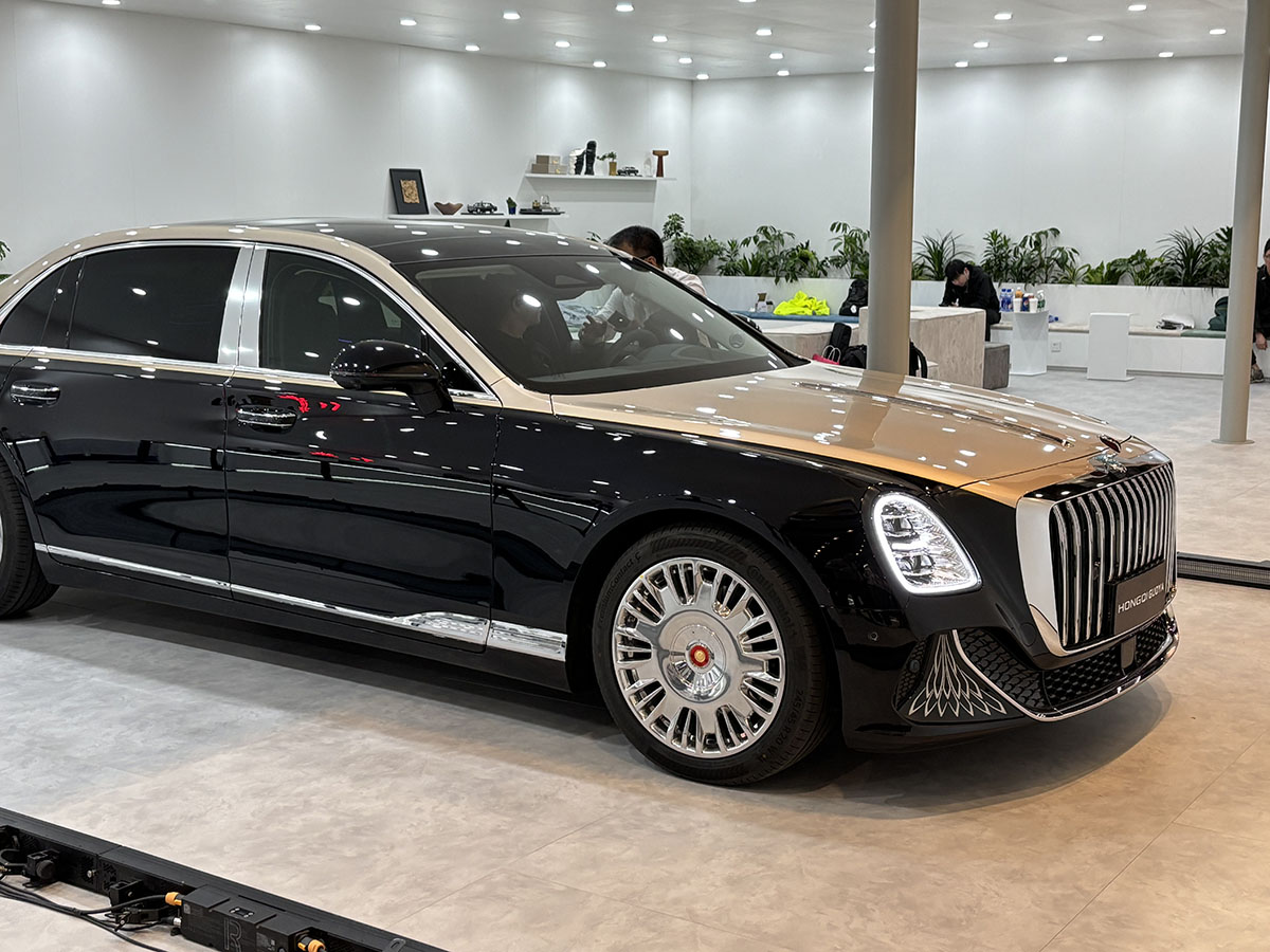 Люксовый седан Hongqi L1