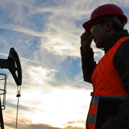Крупнейшие нефтяные компании готовятся к затяжному падению цен на нефть
