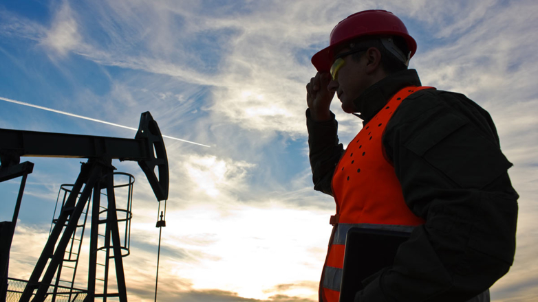 Нефтяные гиганты готовятся к длительному спаду цен на сырую нефть