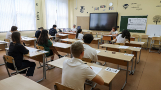 Выпускникам не дадут выбрать лучшие баллы при пересдаче ЕГЭ в 2025 году