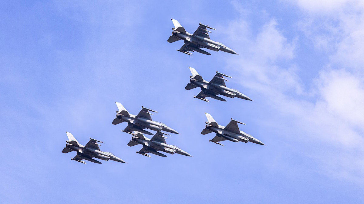 Истребители F-16 (архивное фото)