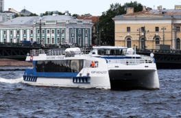 Инновационный скоростной катамаран спустили на воду в Петербурге