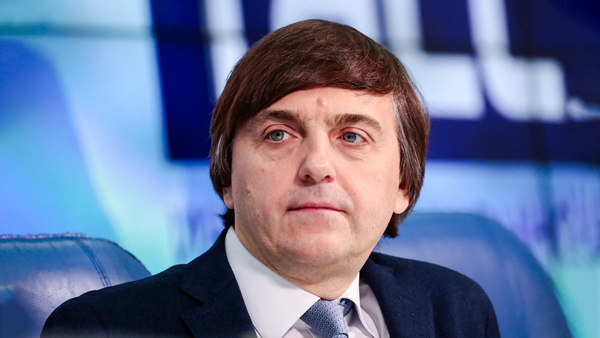 Глава Минпросвещения РФ Сергей Кравцов рассказал о подготовке единых школьных учебников по всем предметам