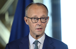 Германия поддержит Украину в разработке дальнобойного оружия, заявил Мерц