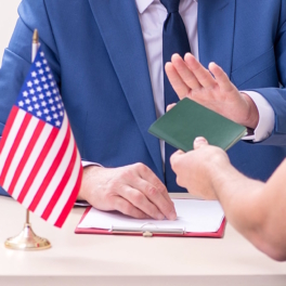 Администрация Трампа приостановила собеседования на выдачу студенческих виз