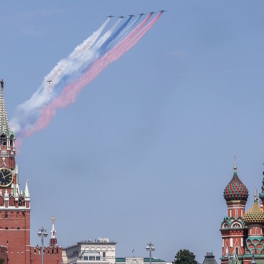 Парад Победы в Москве завершился пролетом авиации