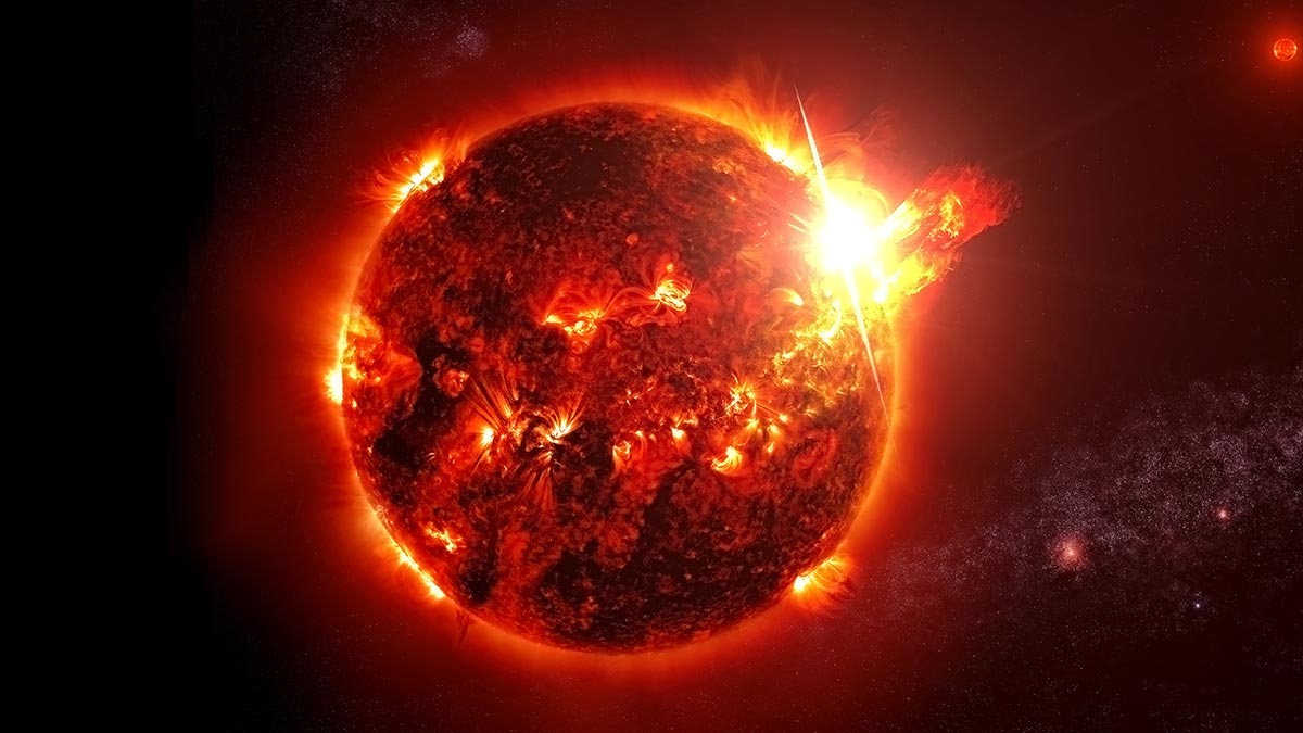 Учёные заметили загадочный оптический объект над Солнцем