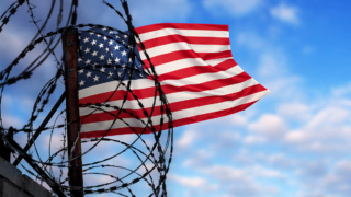 США депортируют тысячи украинцев