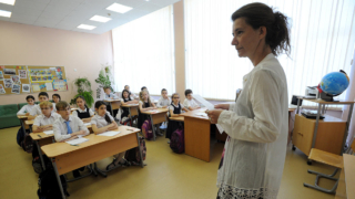 Выработать подходы к повышению зарплат педагогов поручило правительство РФ