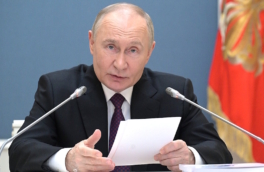 Многодетным семьям нужно уделять особое внимание, указал Путин