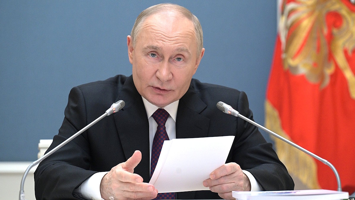 Президент РФ Владимир Путин встретился с многодетными семьями