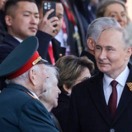 Путин пообщался с военными КНДР после парада