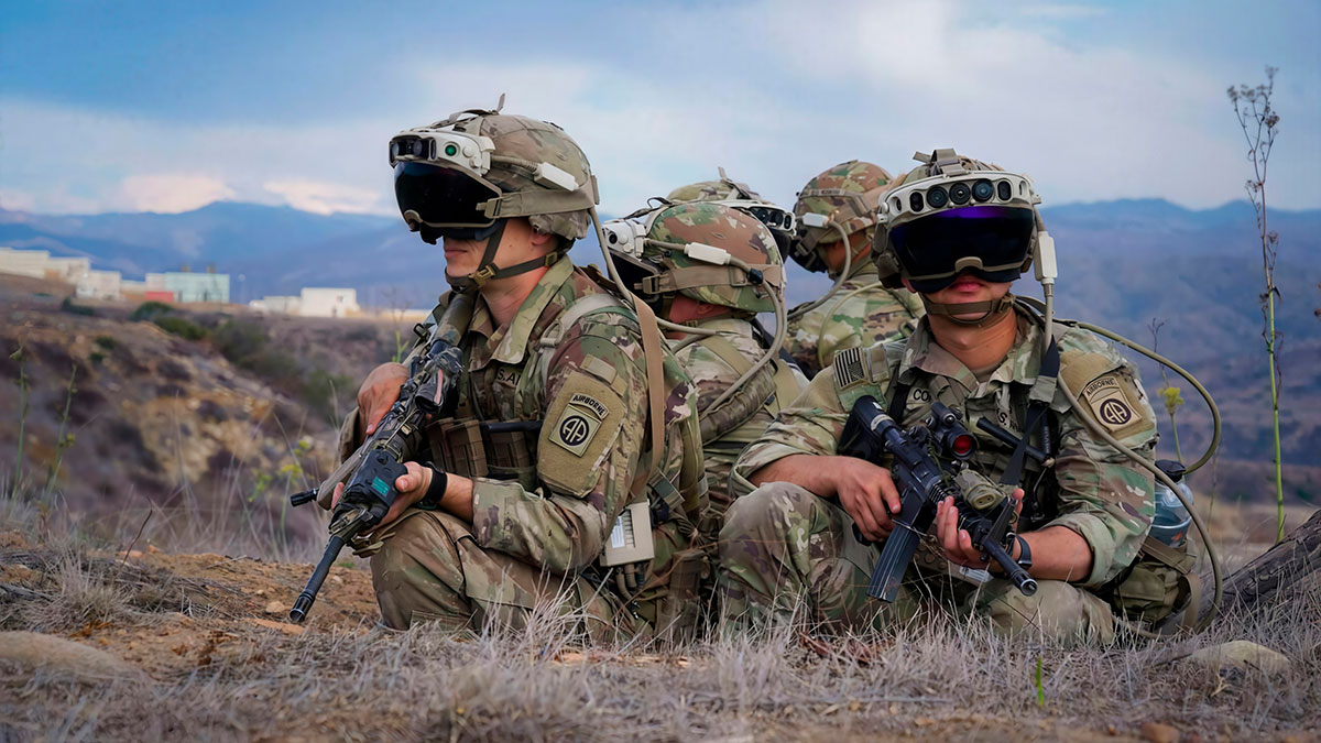 Американские солдаты с интегрированной системой визуального дополнения (IVAS)
