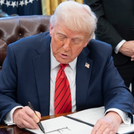 Трамп подпишет указ об отмене санкционной программы по Сирии в ближайшее время