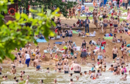 Вода ледяная: купальный сезон на юге России и в Московском регионе начнется почти одновременно