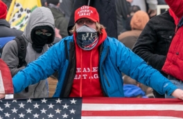 Трамп запретил носить маски на протестах