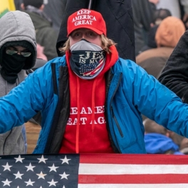 Трамп запретил носить маски на протестах