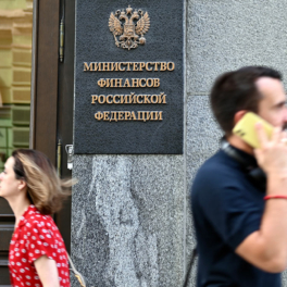 О "десятках заявок" в месяц от уходящих из РФ иностранных компаний рассказали в Минфине