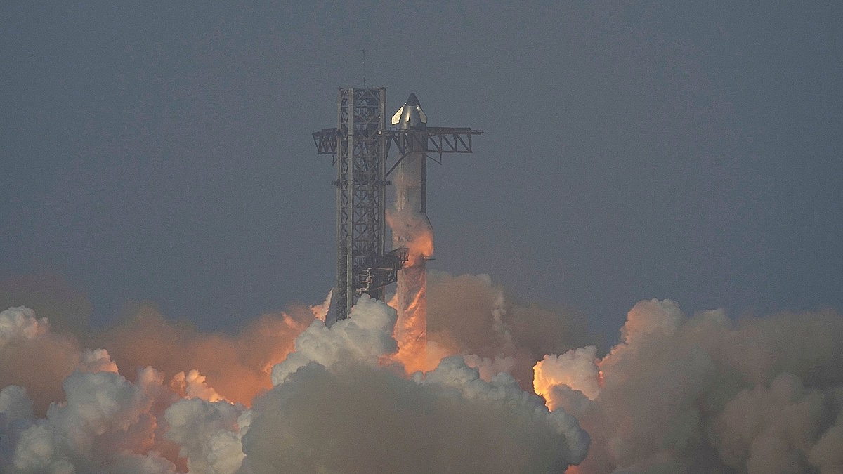 Ракета-носитель с прототипом космического корабля Starship американской компании SpaceX (архивное фото)