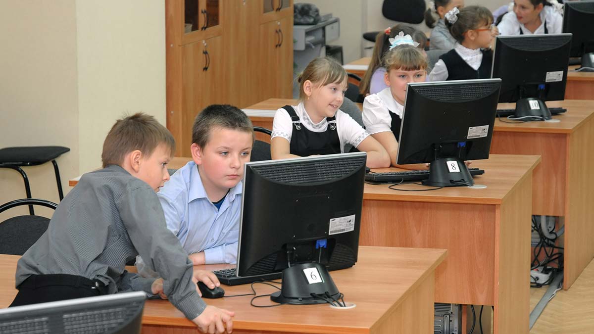 Показатели скорости интернета в школах
