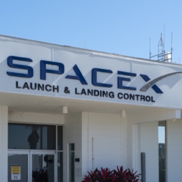 США не предпринимают шагов по пересмотру контрактов с SpaceX