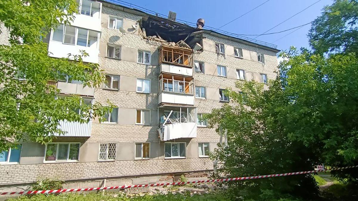 Четыре человека пострадали при взрыве газа в жилом доме в Свердловской области