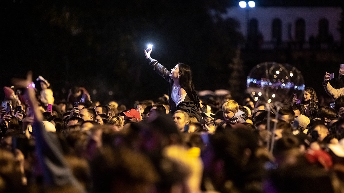 Местные жители во время музыкального фестиваля Ural Music Night в Екатеринбурге (архивное фото)