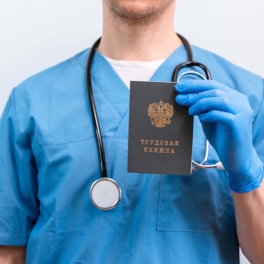 Выпускников-медиков хотят допускать к работе только после 3 лет стажа в государственных клиниках