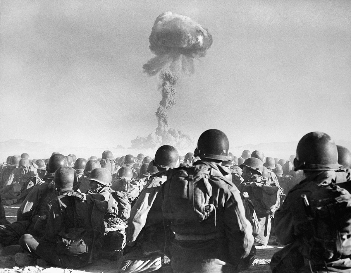 Атомный взрыв на испытательном полигоне в пустыне Лас-Вегас, 1951 г.