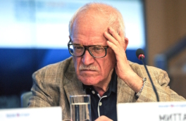 Кинорежиссер Александр Митта попал в больницу