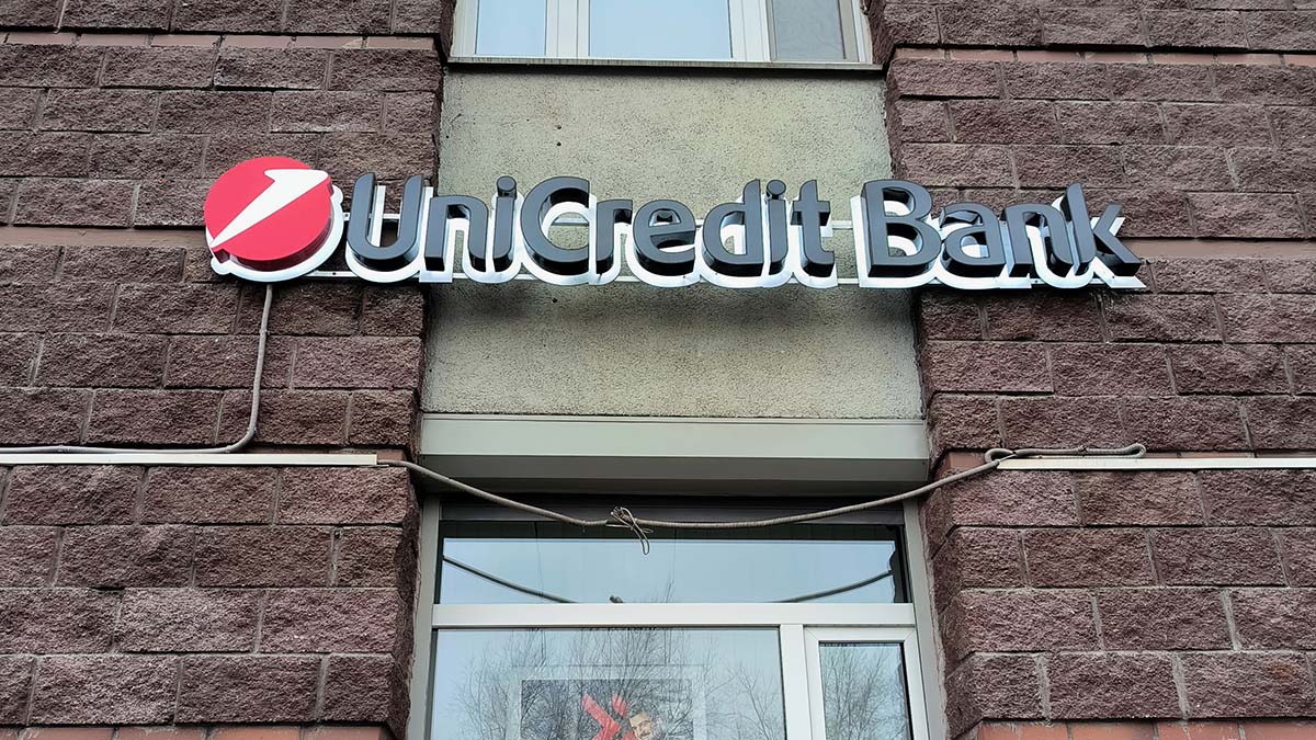 Суд обязал UniCredit уйти из России