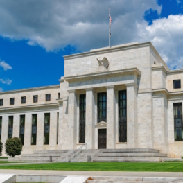 ФРС США сохранила ставку на уровне 4,25-4,5% годовых пятый раз подряд