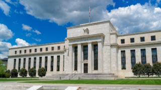 ФРС США сохранила ставку на уровне 4,25-4,5% годовых пятый раз подряд