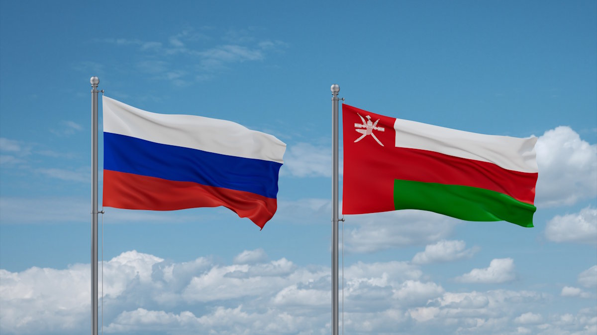 Флаги России и Омана