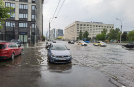Москву затопило после рекордного ливня: последствия экстремальных погодных явлений