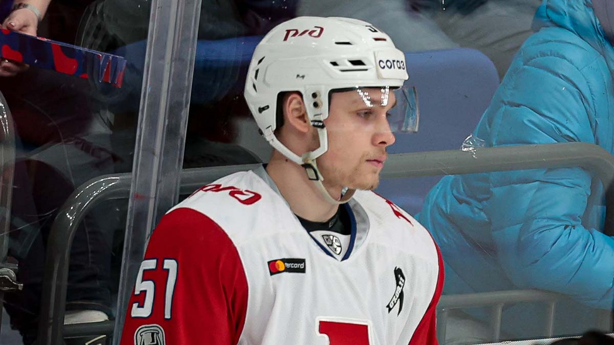 Российский хоккеист Николай Коваленко