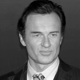 Звезда сериала "Зачарованные" Джулиан Макмэхон умер в возрасте 56 лет