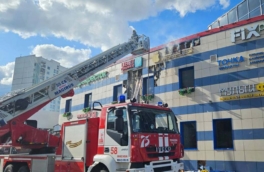 В московском Строгино загорелся ТЦ