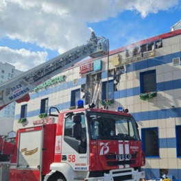 В московском Строгино загорелся ТЦ