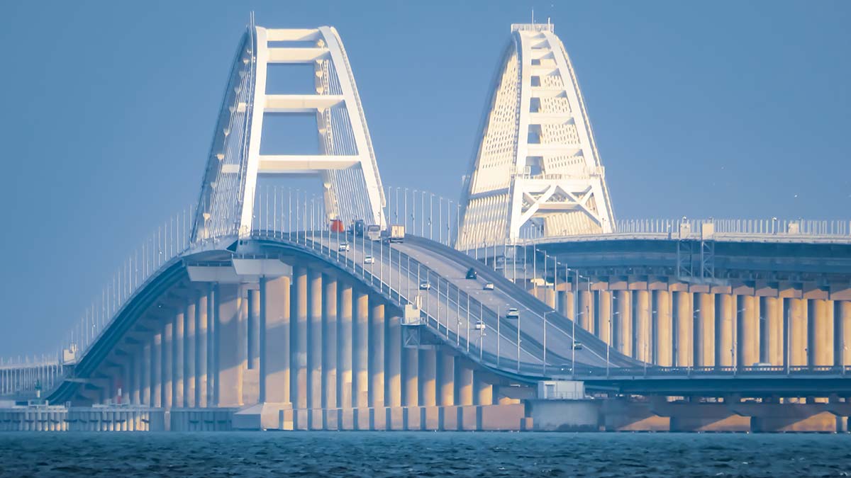Лучшее время для проезда по Крымскому мосту без пробок