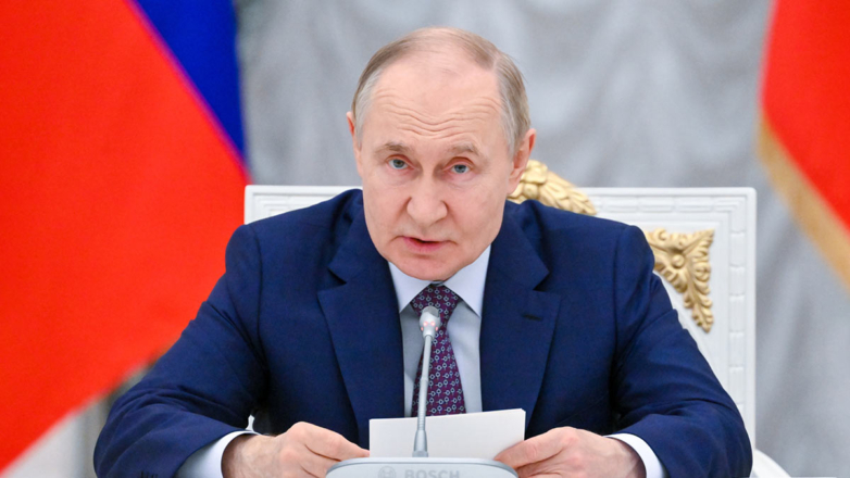 Путин поручил поддержать российский мессенджер
