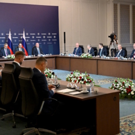 Встреча Путина и Зеленского, возвращение перемещенных мирных жителей и обмен телами погибших – Мединский о переговорах с Украиной