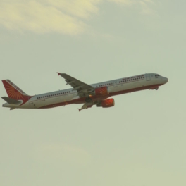 Самолет Air India вспыхнул после приземления в Нью-Дели