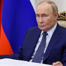 Путин обсудил с правительством госуслуги, ОЭЗ и "Земского доктора"