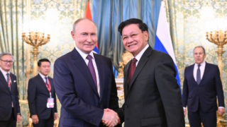 Президент Лаоса подарил Путину слонов