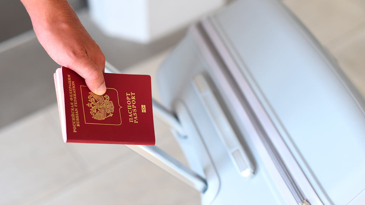 В Думе предложили втрое поднять порог долга для запрета на выезд