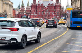 На дорогах Москвы начали использовать новую желтую разметку
