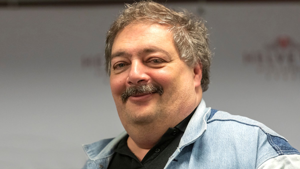Писатель Дмитрий Быков (признан иноагентом)