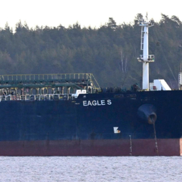 Прокуратура Финляндии обвинила экипаж танкера Eagle S в повреждении подводных кабелей